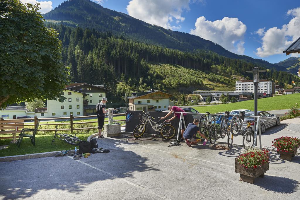 Pension Gabi Acomodação com café da manhã Saalbach-Hinterglemm Exterior foto